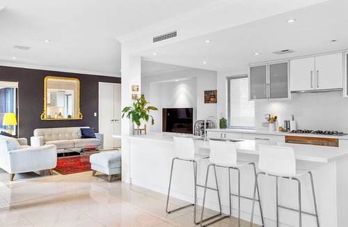 North Coogee House | Modern Double-Story Retreat - Walk to the beach