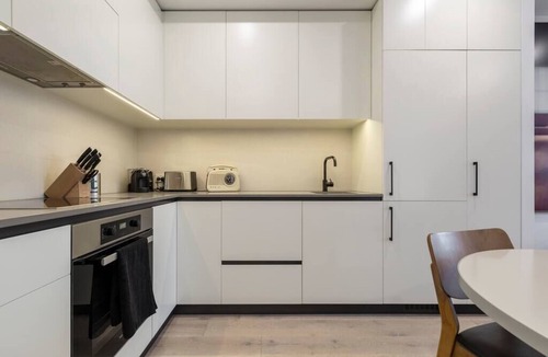 North Melbourne Apartment | Modern & Eclectic 2 Bed/2 Bathroom - NO CARPARK