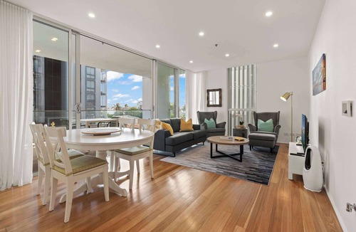 Bondi Junction Apartment | Modern Haven Near Beach & City