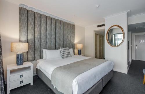 Chinatown Apartment | Modern Nomads Studio with Heated Pool In The Heart of Melbourne CBD