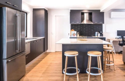 Mudjimba House | Modern Pet-friendly Mudjimba Townhouse