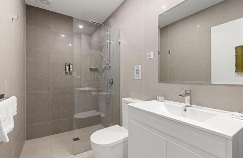 Callala Beach Hotel | Modern Queen Studio - 6 Min Walk to Callala Beach