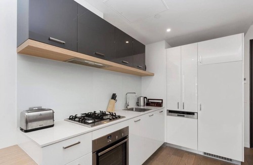 Sandringham Apartment | Modern Sandy Hill Resort Apartment with Pool & Parking