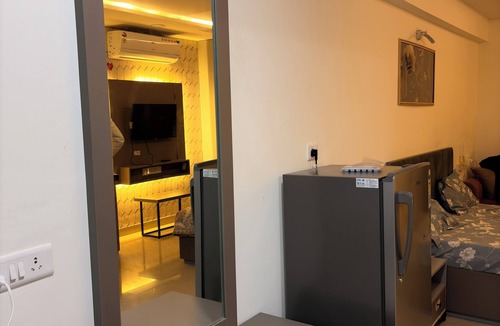 Jaipur District Apartment | Modern Studio Apartment with WiFi + Kitchen