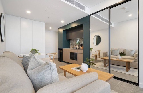North Fremantle Apartment | Modern Studio with Rooftop and BBQ Access