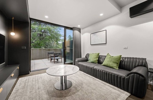 Braddon Apartment | Modern Studio w/Secure Parking & Haig Park Views!