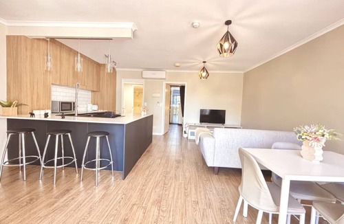 Spring Hill Apartment | Modern Tropical 1BR Oasis in Spring Hill