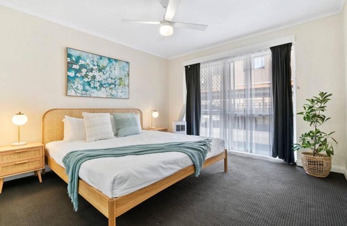 Surfers Paradise Apartment | Monaco Escape - Seaside Stay near Dining and Nightlife