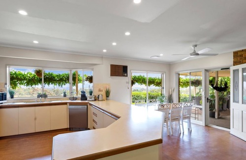 Mansfield House | Monkey Gully Retreat - Pool - Mansfield - Sleeps 9