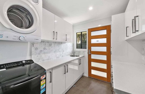 Mooloolaba Apartment | Mooloolaba Waterfront Living - Pool, BBQ