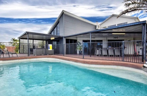 Minyama House | Mooloolaba Waterfront Living - Holiday Luxury ZC6