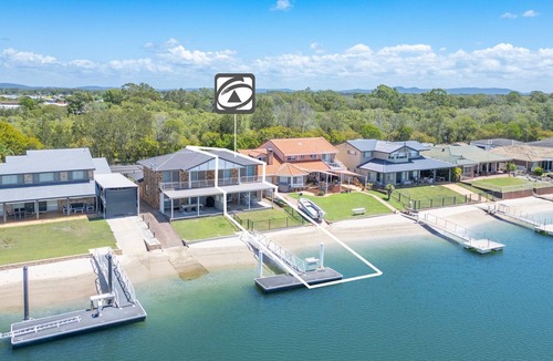 Yamba Apartment | Moondance 2 - Canal front duplex