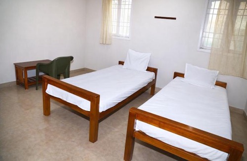 Triplicane Cabin | Moonpalace Chepauk Ellis Road