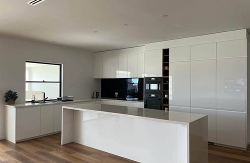 Moonta Bay House | Moonta Bay Hideaway in Moonta Bay offers a spacious holiday home .