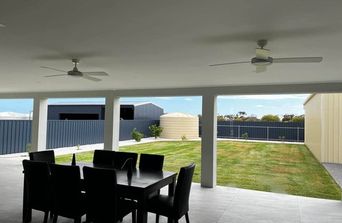 Moonta Bay House | Moonta Bay Hideaway in Moonta Bay offers a spacious holiday home .