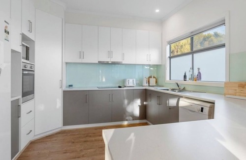 Middleton House | Morrison at Middleton Surf, Sun, Sand and explore the best of the Fleurieu 🌊