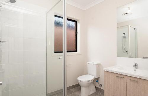 Hamilton House | Morview Holiday Homes-Giraffe
