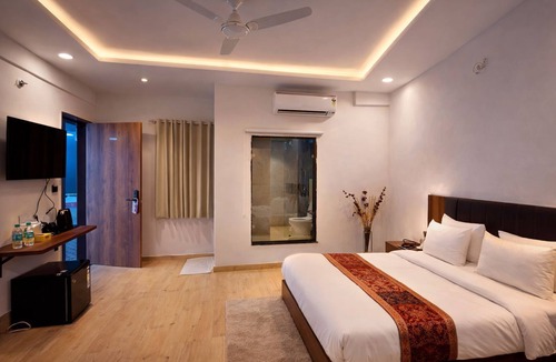 Lake Swaroop Sagar Hotel | Moti Mahal Lakeview Pichola Hotel