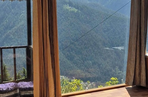 Banjar Cabin | Mountain View Jacuzzi Treehouse