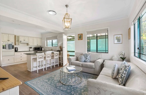 Milton House | Mountain Views Milton - renovated home near village