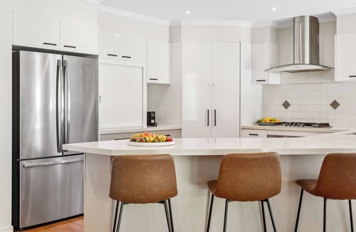 Buderim House | Mountaintop Pool Retreat: The Ideal Family Escape