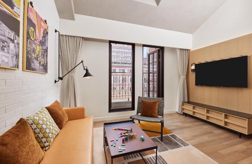 Changshou Road Hotel | Moxy Shanghai Putuo