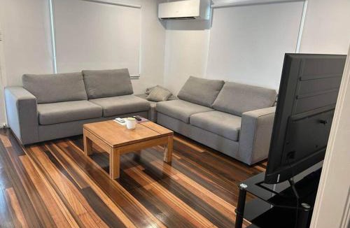 Happy Valley House | Mt Isa - Emerald Gem 3 Bedroom home QUIET AREA