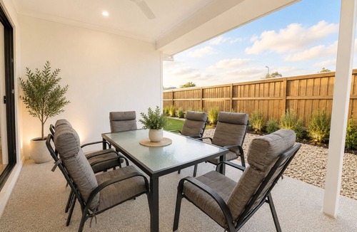 Murrumba Downs House | Murrumba Manor | Elegant Family Escape