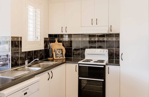 Yamba Villa | Nabilla Court - Waterfront Luxury with Shared Pontoon & Paddleboards - Holiday Yamba