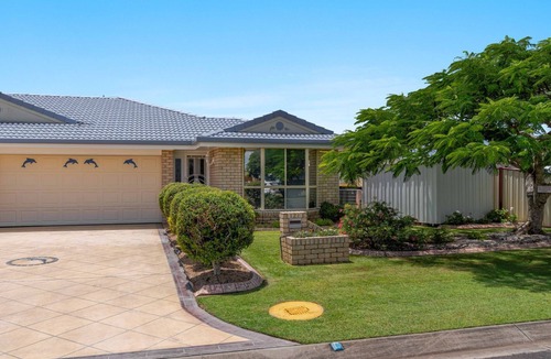 Yamba Villa | Nabilla Court - Waterfront Luxury with Shared Pontoon & Paddleboards - Holiday Yamba