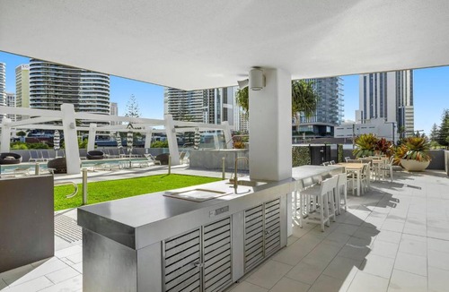 Broadbeach Apartment | Nami Escape - Resort Comfort near Beach & Casino