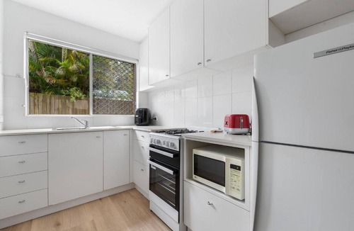 Narrabeen Apartment | Narrabeen Nook - Easy Living between Beach & Lagoon