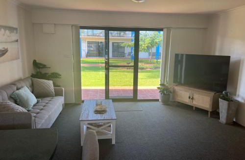 Merimbula Hotel | Nautilus Hamptons Style Luxury Beach Apartment Merimbula