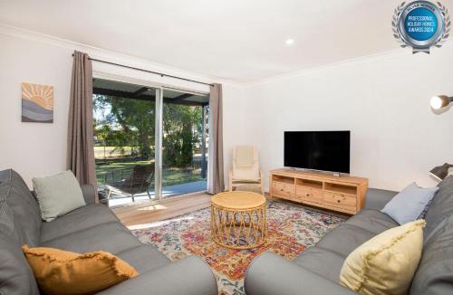 Callala Bay House | Nautilus Pet Friendly 5 Mins Walk to Bay