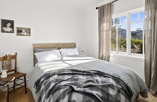 Barrengarry House | Nestled Beneath the Magnificent Barrengarry Escarpment