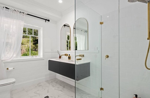 Barrengarry House | Nestled Beneath the Magnificent Barrengarry Escarpment