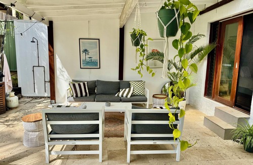 Emerald Beach House | NEW LISTING! Hide Emerald Beach – Walk to Beach Coastal Retreat