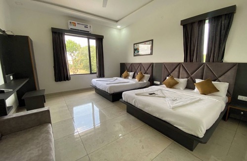 Vallabhnagar Hotel | New Royal Orbit Hotel & Restro Udaipur