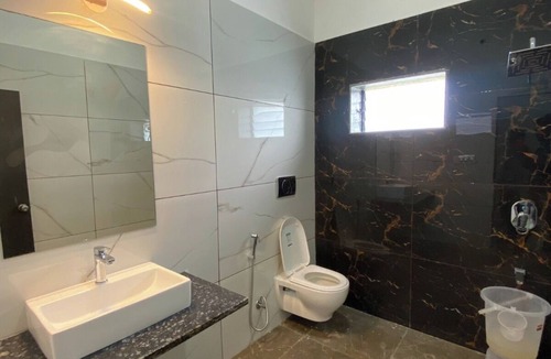 Vallabhnagar Hotel | New Royal Orbit Hotel & Restro Udaipur