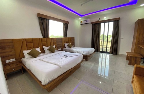 Vallabhnagar Hotel | New Royal Orbit Hotel & Restro Udaipur