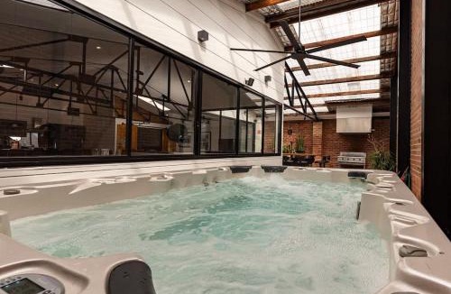 Newcastle West House | Newcastle CBD Penthouse, Spa & Entertainment