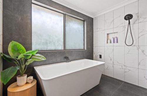 Hamilton House | Newcastle Escape 4-Bedroom House