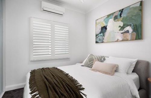 Carrington House | Newcastle Harbour Cottage - Walk to Cafés & Bars