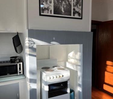 Wodonga House | Nilmar Ave - Central Cozy 1950s Wodonga 3br Cottage