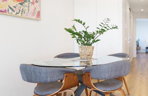 Lyons Apartment | North-Facing Apartment with Telstra Tower Views - Hosted by Canstay