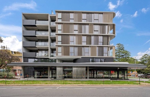 Braddon Apartment | North-Facing Studio w/Balcony & Secure Parking!