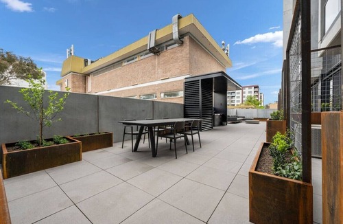 Braddon Apartment | North-Facing Studio w/Balcony & Secure Parking!
