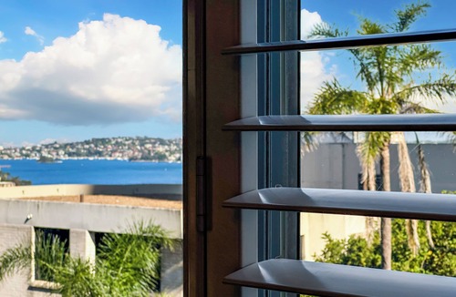 North Sydney Apartment | North Sydney | Sydney Harbour Bridge Vista