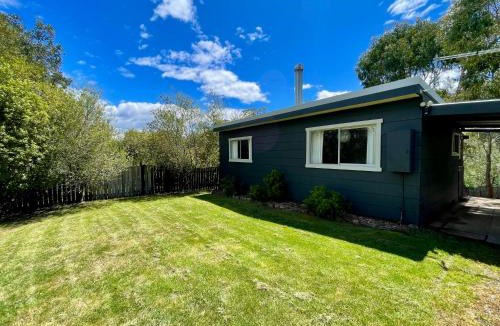 Swan Bay House | Nutshell Cottage - Totally Dog Friendly