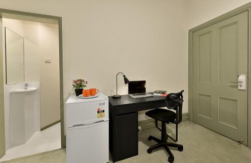 Melbourne House | O'Connell St - Affordable Stay In Central City Room